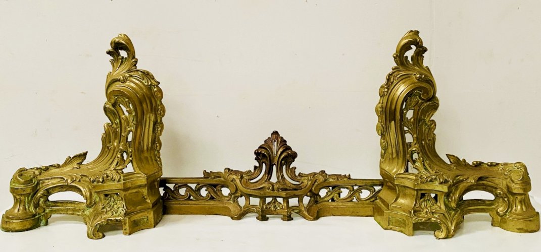Chenet de style Louis XV en bronze ciselé XX siècle