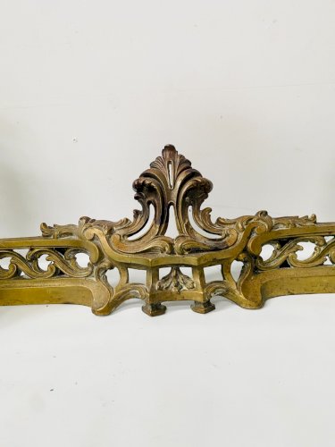 Chenet de style Louis XV en bronze ciselé XX siècle