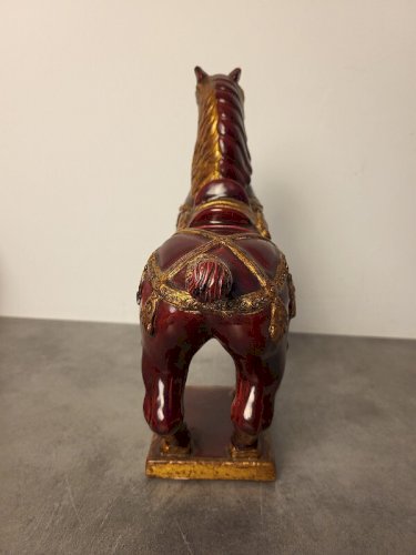 CHEVAL EN FAÏENCE ROUGE ET DORURE
