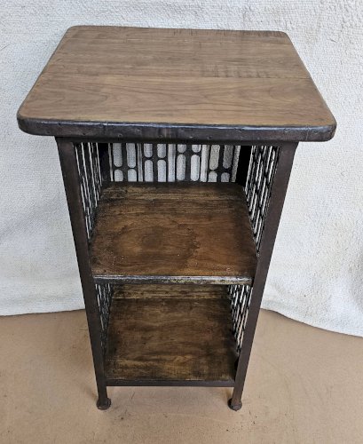 Chevet - guéridon en fer forgé et teck