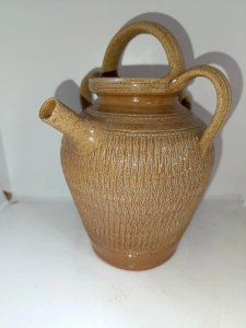 chevrette à decor scarifie en gres de bonny en bon etat