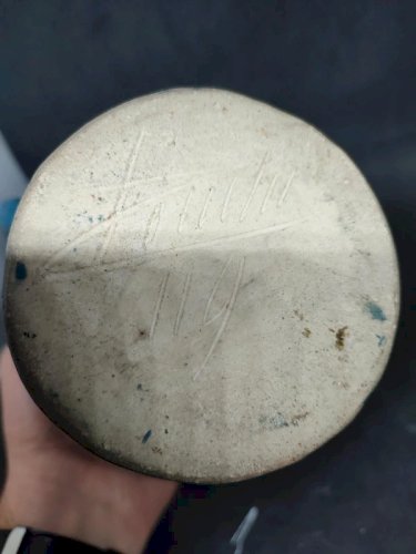 Chevrette en Grès Émaillé bleu signée Pointu leon? en bon etat