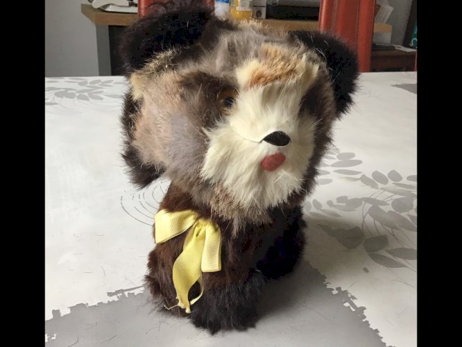 CHIEN VINTAGE FOURRURE qui bouge la tête  plage arrière de voiture