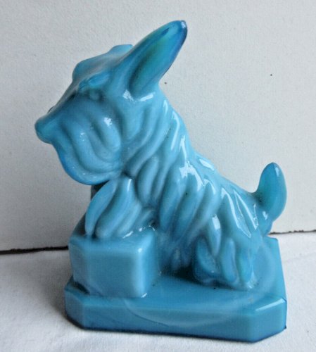 Chien WESTIE Art Déco en opaline bleue, figurine, objet de vitrine