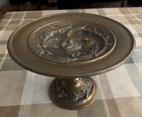 Chine Indochine 1900's petite coupe sur pied en bronze décor d'un dragon