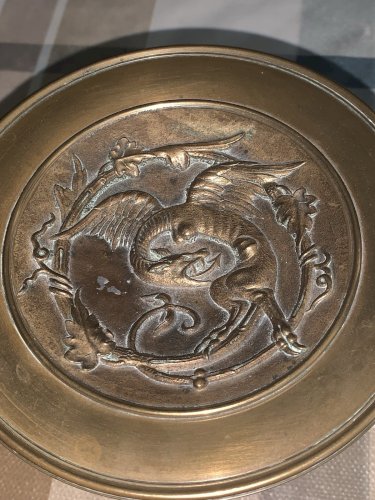 Chine Indochine 1900's petite coupe sur pied en bronze décor d'un dragon