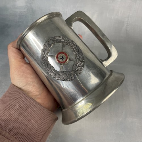 Chope à bière étain Marlboro pewter canada médaillon Inter se nutriti A.M.P.