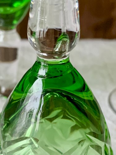 Cinq verres à vin anciens ciselés