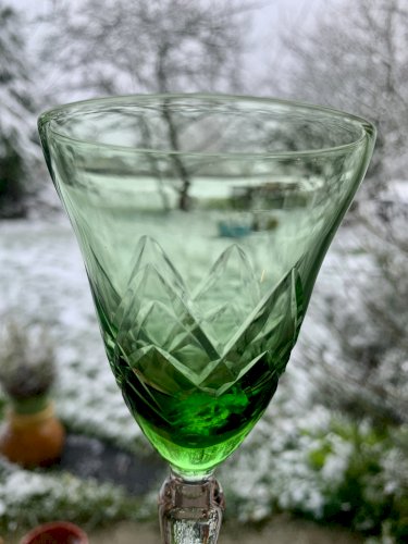 Cinq verres à vin anciens ciselés