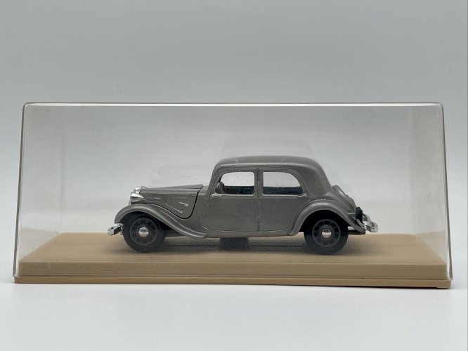 Citroën Traction Avant 11 BL (1947) 1/43 Eligor