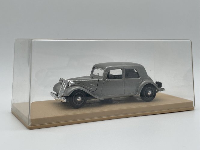 Citroën Traction Avant 11 BL (1947) 1/43 Eligor