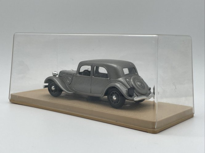 Citroën Traction Avant 11 BL (1947) 1/43 Eligor