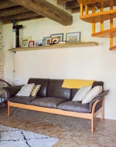 Clara, the Driepunkt N°20 bench