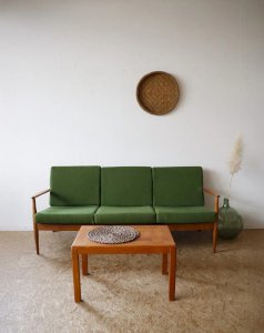 Clara, the wooden bench No. 69