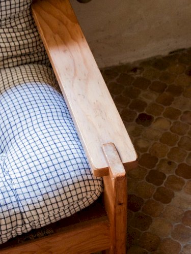 Clara, la petite banquette en pin N°40