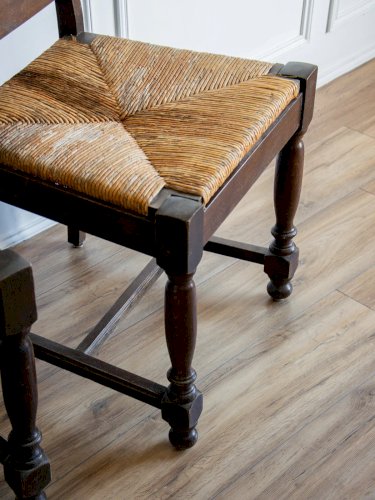 Claude, la chaise à l'assise en cannage N°496