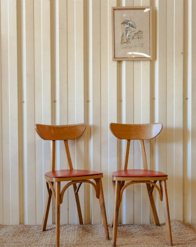 Claude, la chaise bistro en bois et simili cuir rouge N°985