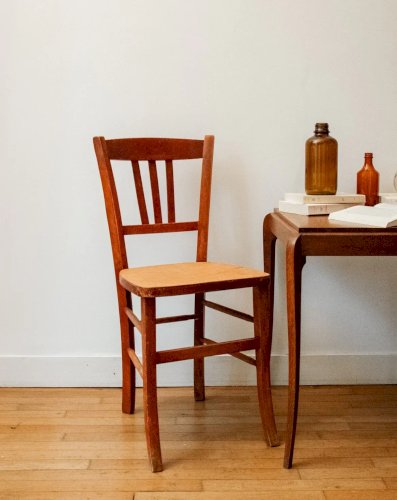 Claude, la chaise bistrot en bois foncé N°851