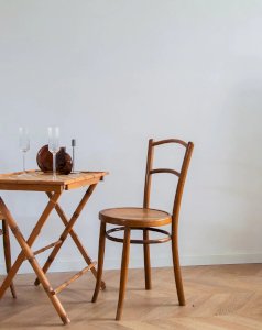 Claude, the wooden bistro chair No. 661