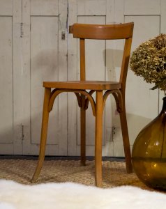 Claude, the wooden bistro chair No. 879