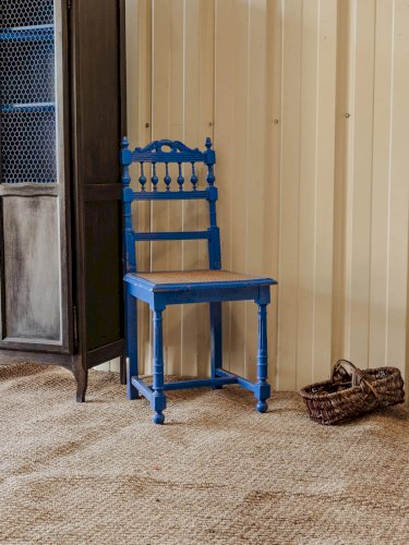 Claude, la chaise bleue en bois N°983