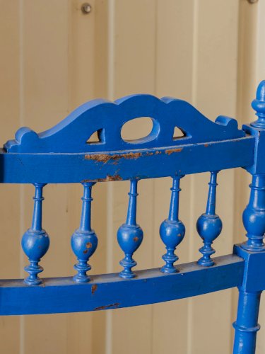 Claude, la chaise bleue en bois N°983