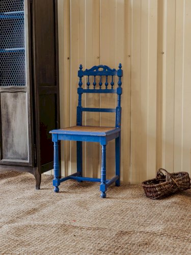Claude, la chaise bleue en bois N°983