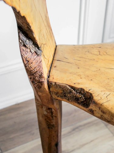 Claude, la chaise brutaliste en bois N°865