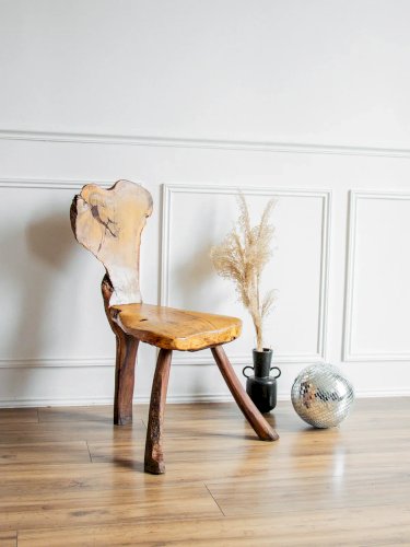 Claude, la chaise brutaliste en bois N°865