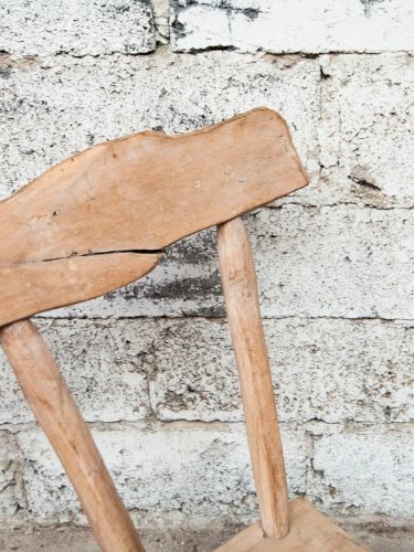 Claude, la chaise brutaliste N°650