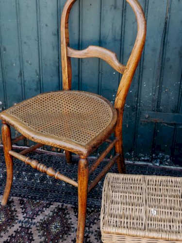 Claude, la chaise cannée en bois N°403