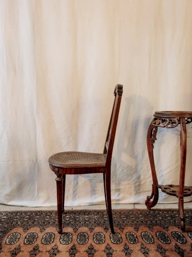 Claude, la chaise cannée en bois N°810