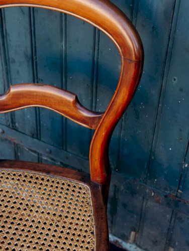 Claude, la chaise cannée N°410