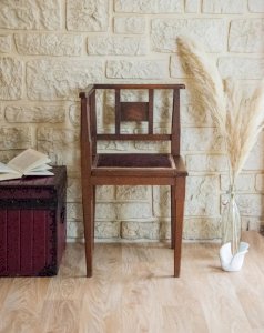 Claude, la chaise d'angle en bois N°828