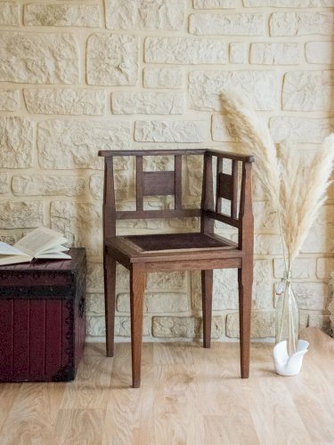 Claude, la chaise d'angle en bois N°828