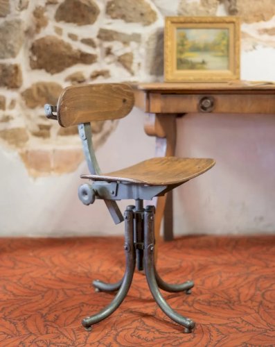 Claude, la chaise d'atelier en bois N°717