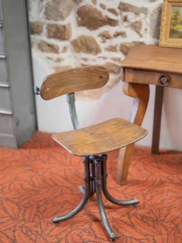 Claude, la chaise d'atelier en bois N°717