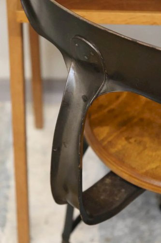 Claude, la chaise d'atelier en métal et bois N°890
