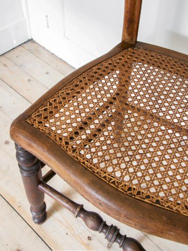 Claude, la chaise en bois cannée N°329