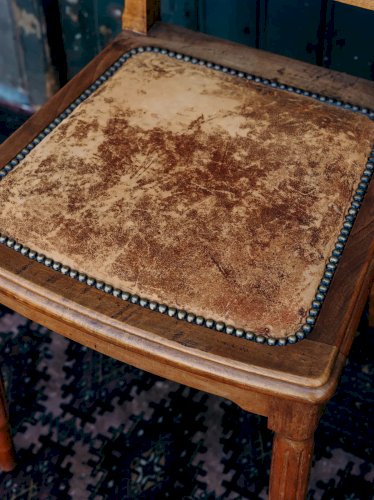 Claude, la chaise en bois et cuir N°407