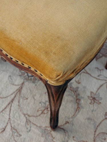 Claude, la chaise en bois et velours N°710