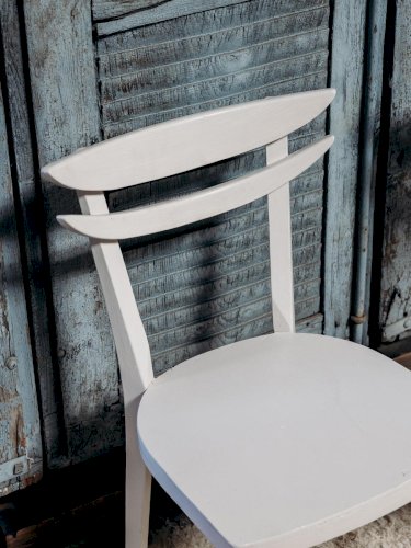 Claude, la chaise en bois N°147