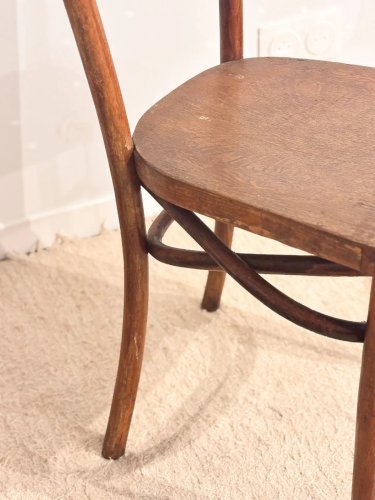 Claude, la chaise en bois N°617