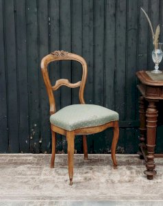 Claude, the wooden chair No. 646