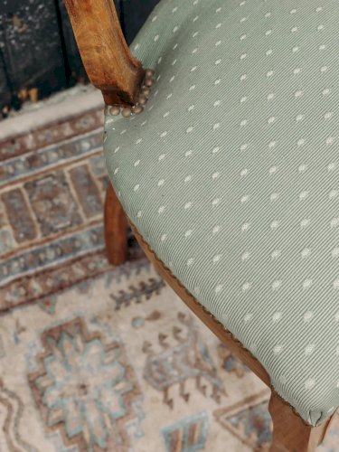 Claude, la chaise en bois N°647