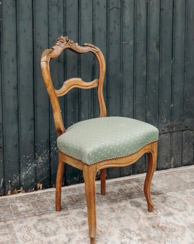 Claude, la chaise en bois N°647