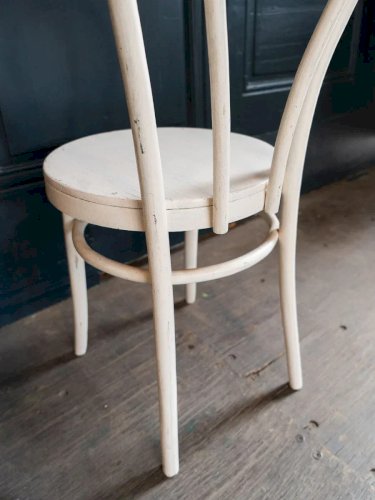 Claude, la chaise en bois N°669