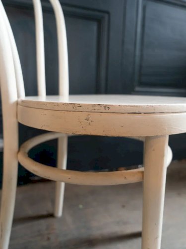 Claude, la chaise en bois N°669