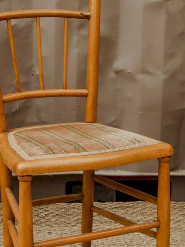 Claude, la chaise en bois N°754