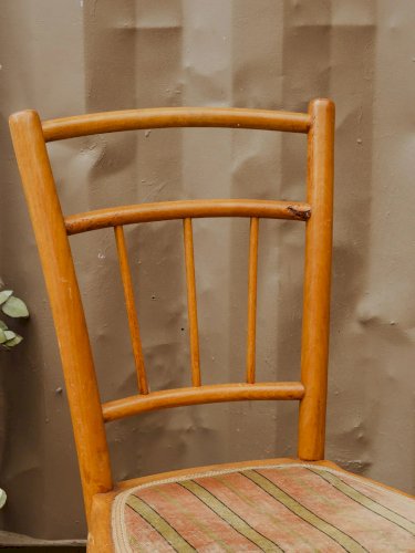 Claude, la chaise en bois N°754